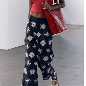 Zara navy blue with white embroidered contrast pants size small
